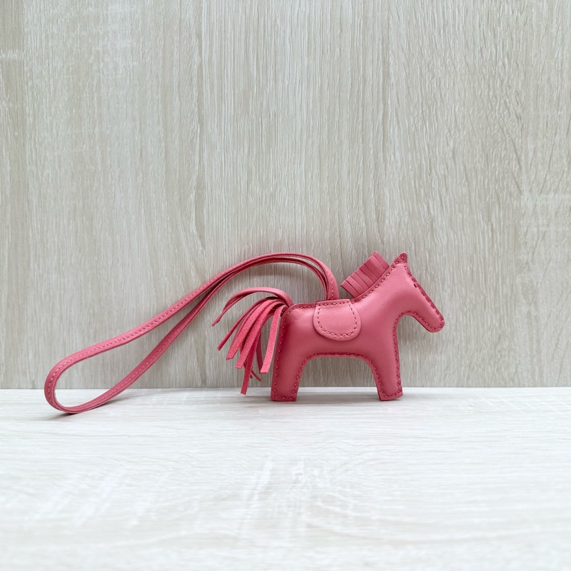 HERMES玫瑰粉色小馬吊飾PM-3