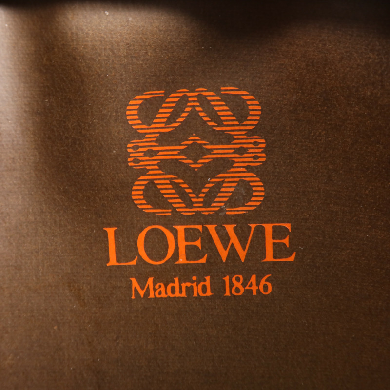 LOEWE 牛皮皮革Pouch金扣手拿包-5