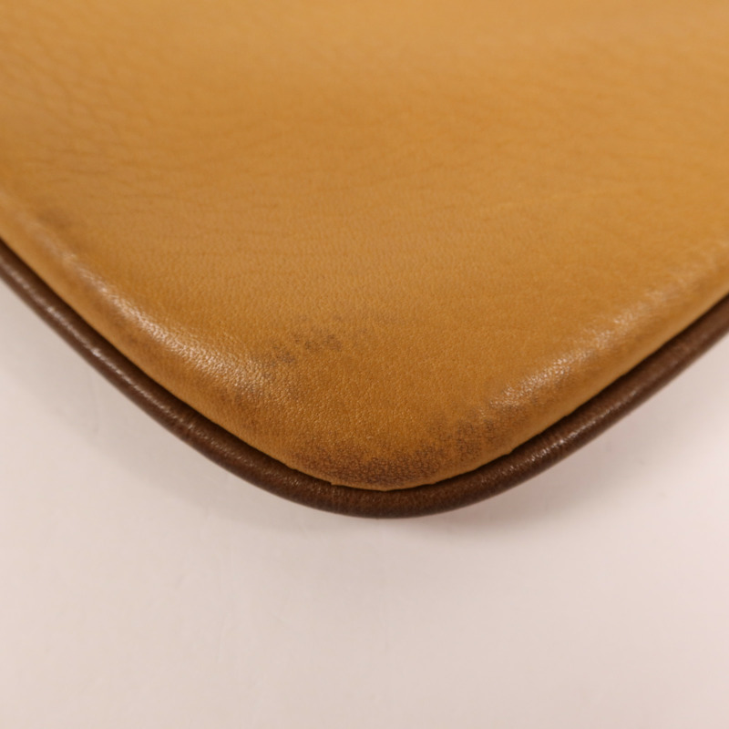 LOEWE 牛皮皮革Pouch金扣手拿包-9