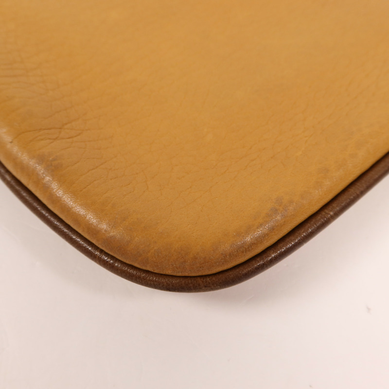 LOEWE 牛皮皮革Pouch金扣手拿包-10