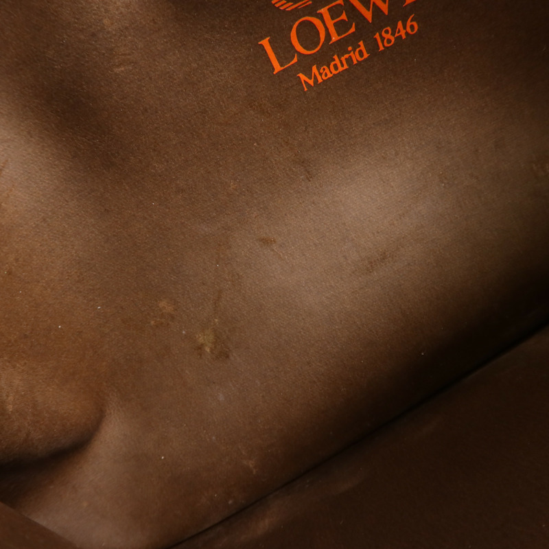 LOEWE 牛皮皮革Pouch金扣手拿包-11