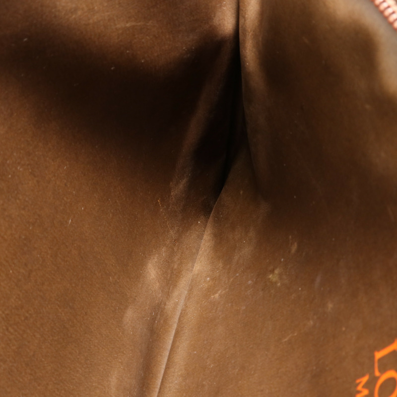 LOEWE 牛皮皮革Pouch金扣手拿包-12