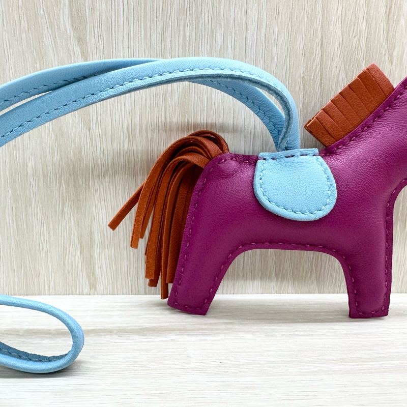 HERMES紫色拚天藍色小馬吊飾PM-6