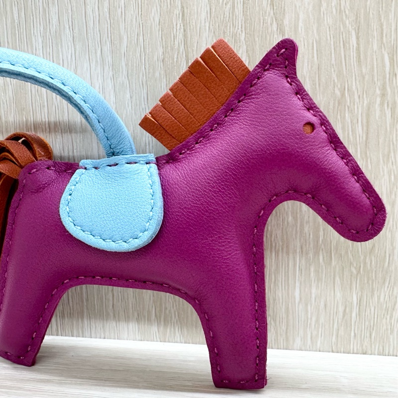 HERMES紫色拚天藍色小馬吊飾PM-9