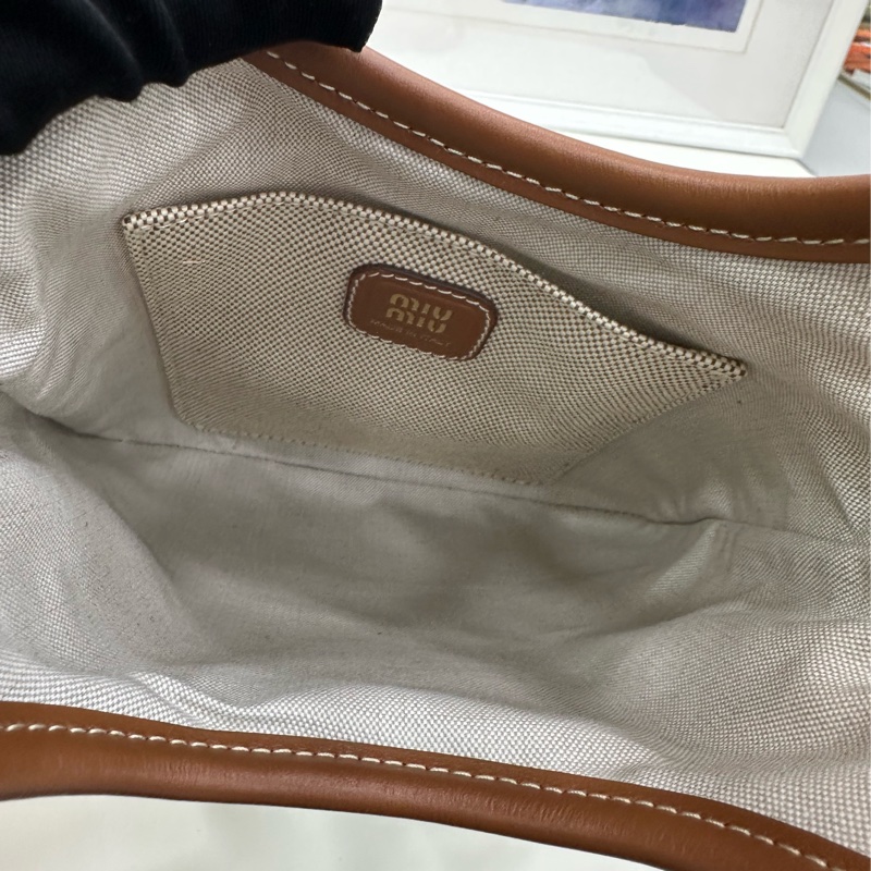 Miumiu 繆繆 25早春 hobo包 小號購物袋 99新-7