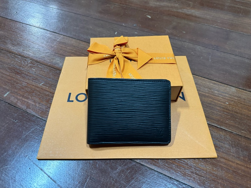 LV 全新未使用短夾-1