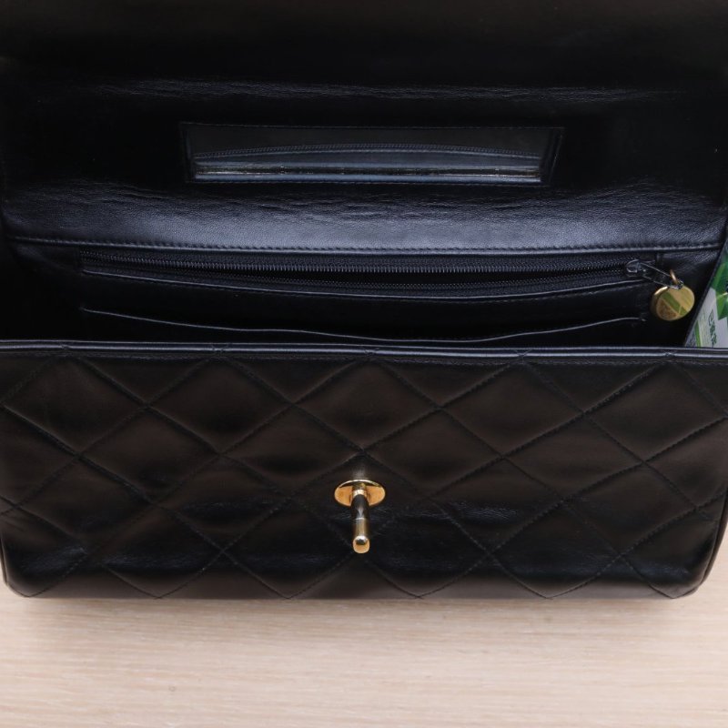 CHANEL 黑色羊皮4開金扣中古盒子腋下包肩背包-2