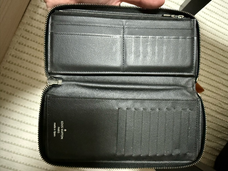 Louis Vuitton LV 經典黑色滿版老花設計 男生 男款 拉鍊 對開掀蓋 Monogram Eclipse 帆布 皮夾 長夾-4