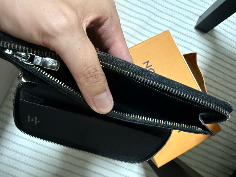 Louis Vuitton LV 經典黑色滿版老花設計 男生 男款 拉鍊 對開掀蓋 Monogram Eclipse 帆布 皮夾 長夾-8