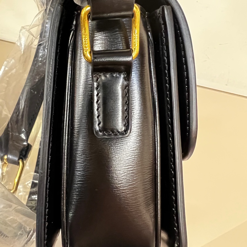 Celine 黑滑面牛皮金釦下蓋Teen Triomphe 肩斜背包-3