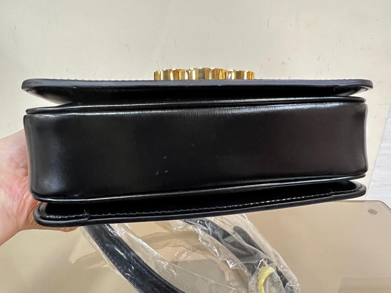 Celine 黑滑面牛皮金釦下蓋Teen Triomphe 肩斜背包-4