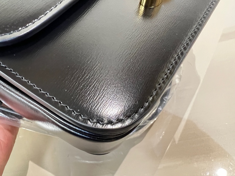 Celine 黑滑面牛皮金釦下蓋Teen Triomphe 肩斜背包-5