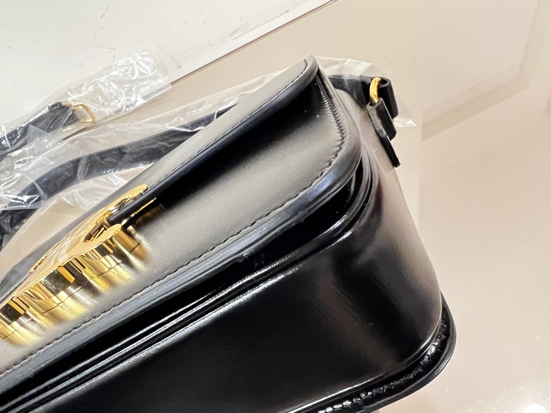 Celine 黑滑面牛皮金釦下蓋Teen Triomphe 肩斜背包-6