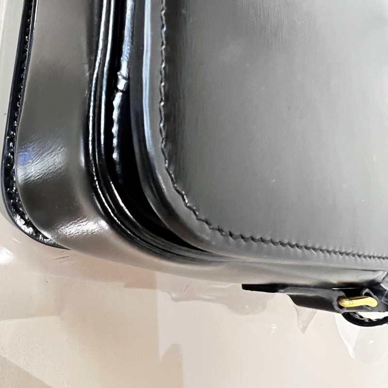 Celine 黑滑面牛皮金釦下蓋Teen Triomphe 肩斜背包-8