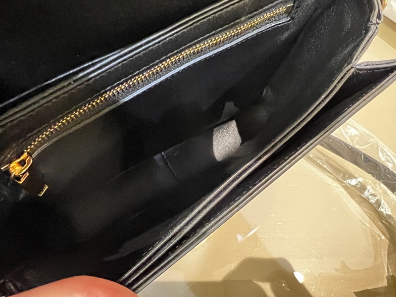 Celine 黑滑面牛皮金釦下蓋Teen Triomphe 肩斜背包-10