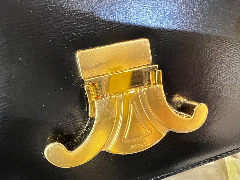 Celine 黑滑面牛皮金釦下蓋Teen Triomphe 肩斜背包-13