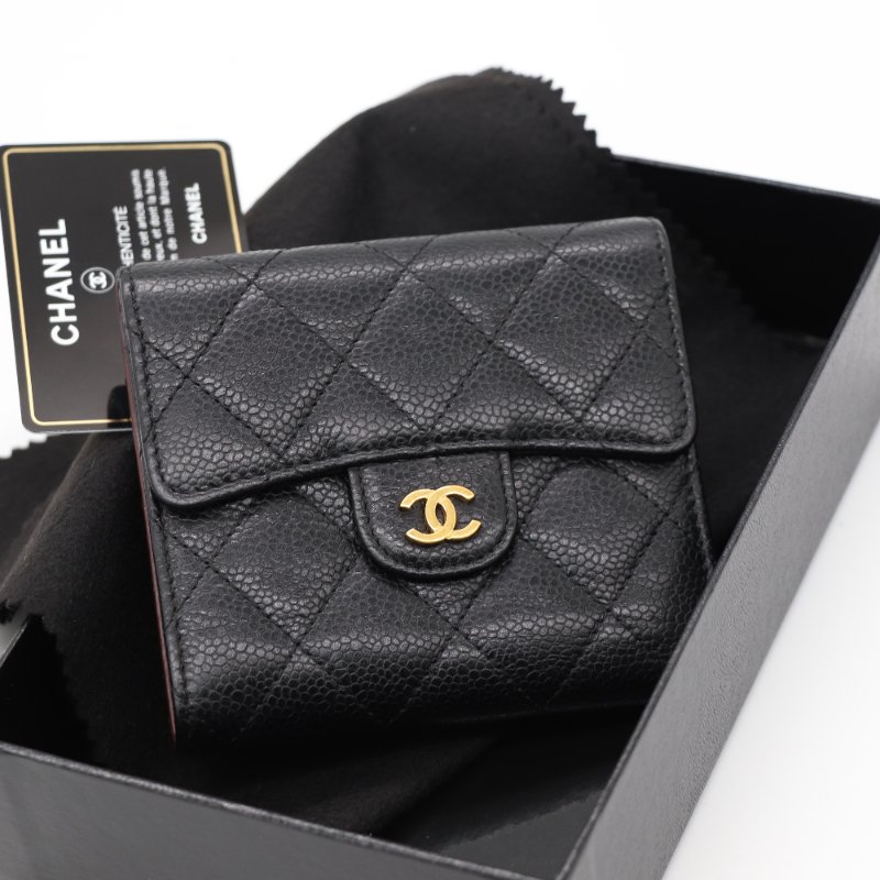 Chanel 香奈兒  Classic 口蓋系列 荔枝牛皮 黑色 金釦 三折錢包 中短夾-0