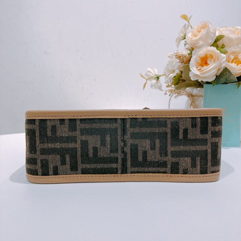 TW4497 Fendi 芬迪迷你腋下包 經典老花帆布+牛皮 MIni Fendessence Bag Brown-4