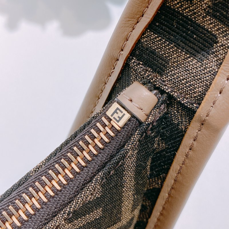 TW4497 Fendi 芬迪迷你腋下包 經典老花帆布+牛皮 MIni Fendessence Bag Brown-12