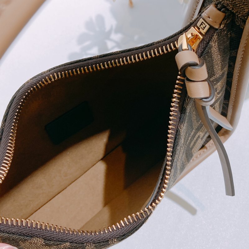 TW4497 Fendi 芬迪迷你腋下包 經典老花帆布+牛皮 MIni Fendessence Bag Brown-13