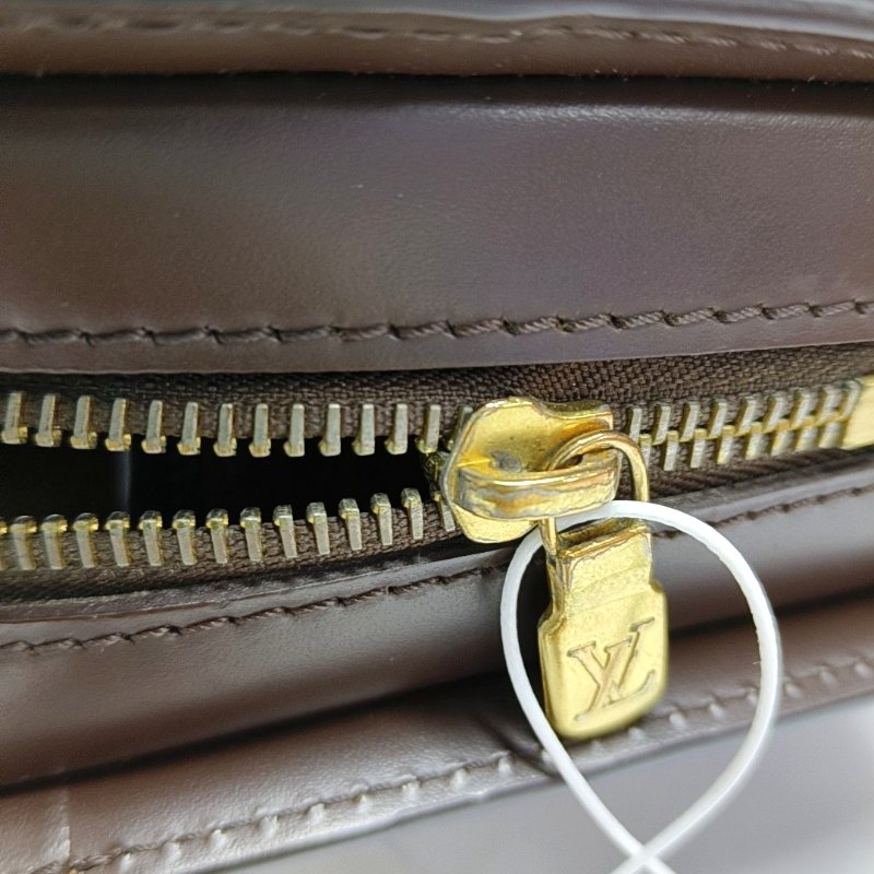 LOUIS VUITTON SAINT LOUIS 棕色塗層帆布棋盤格手拿包 金色五金-12