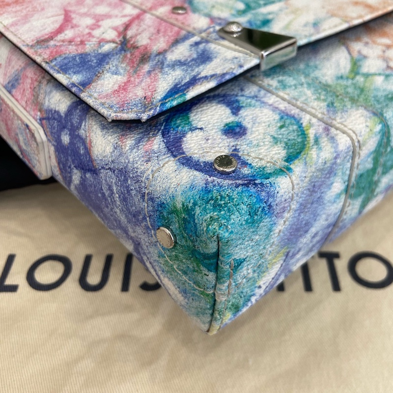 LV 炫彩蠟染郵差包trunk 芯片款 蠟筆彩繪系列 絕版限定 尺寸約24×5.5×18cm。-6