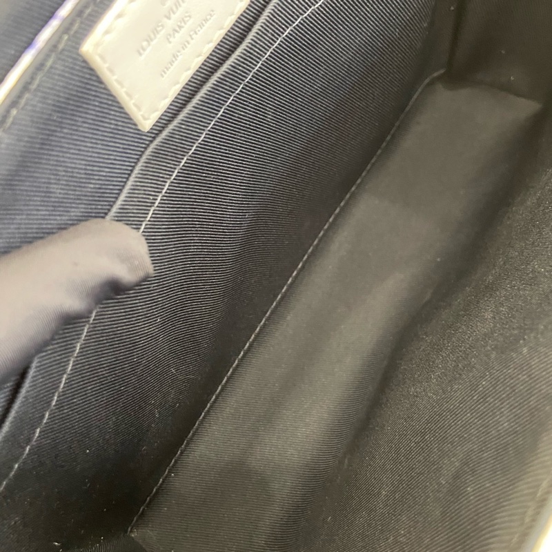 LV 炫彩蠟染郵差包trunk 芯片款 蠟筆彩繪系列 絕版限定 尺寸約24×5.5×18cm。-9