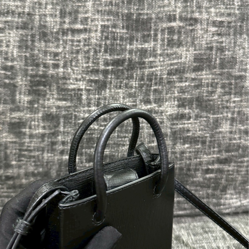 巴黎世家黑色手機包-2