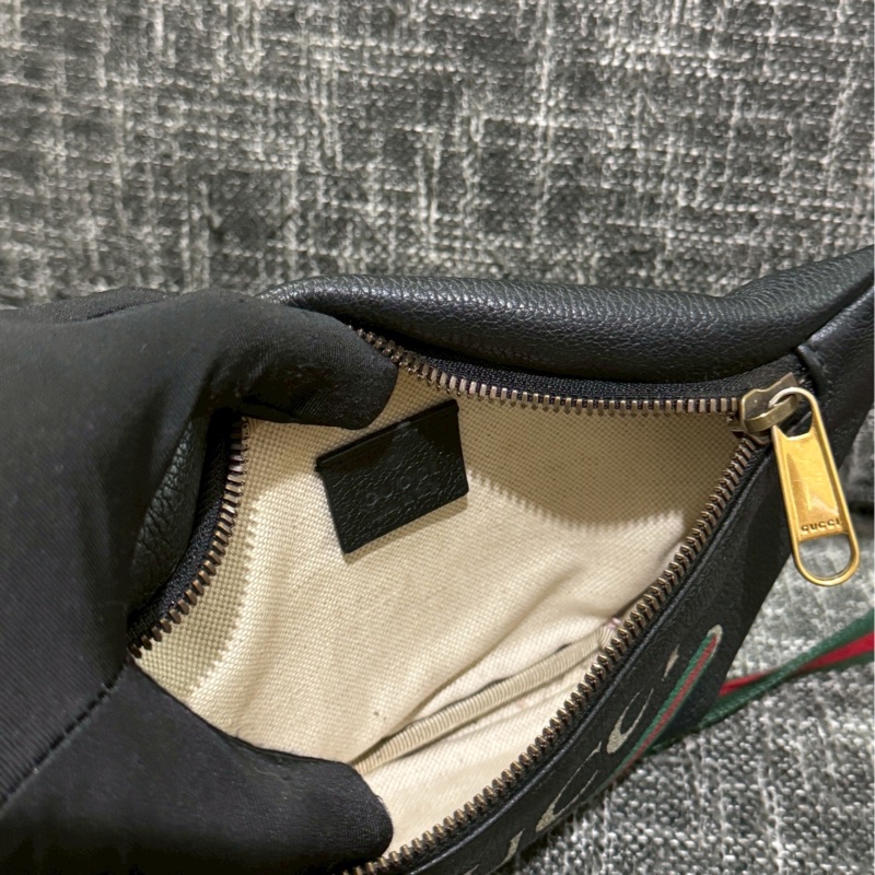 GUCCI黑色小腰包-2
