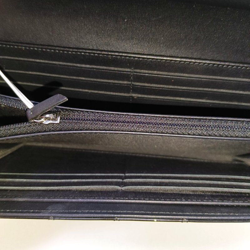 CHANEL BOY CHANEL 黑色漆皮萎格紋縫線錢包銀色五金 20開-5