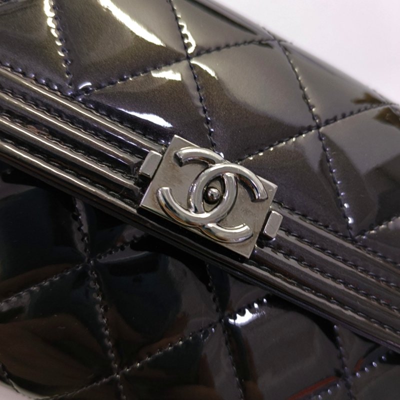 CHANEL BOY CHANEL 黑色漆皮萎格紋縫線錢包銀色五金 20開-6