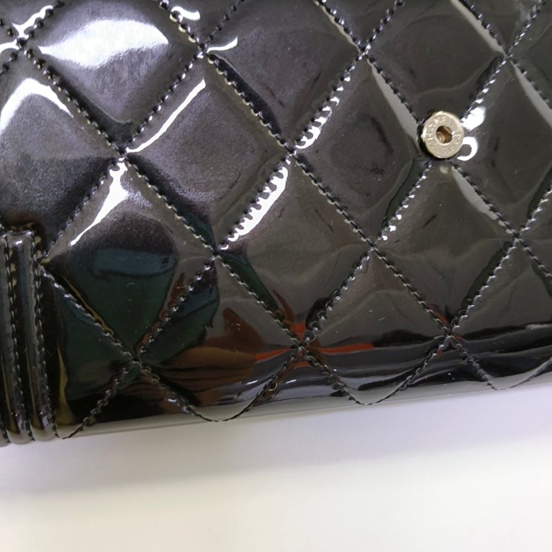 CHANEL BOY CHANEL 黑色漆皮萎格紋縫線錢包銀色五金 20開-7