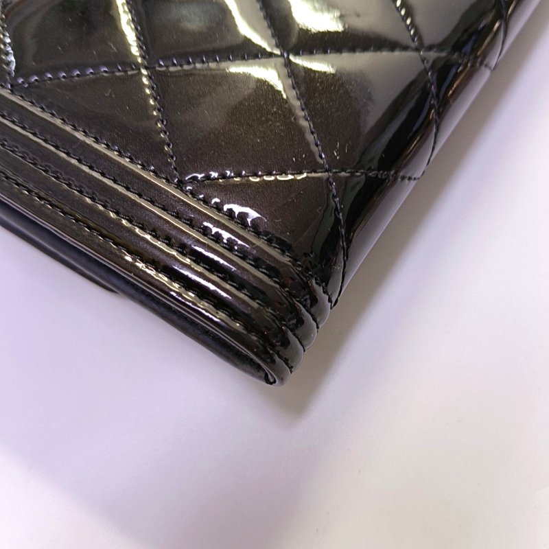 CHANEL BOY CHANEL 黑色漆皮萎格紋縫線錢包銀色五金 20開-9