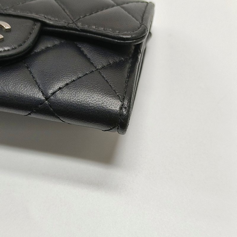 CHANEL CLASSIC FLAP 黑色羊皮萎格紋卡包 銀色五金 24開 配件齊全-12