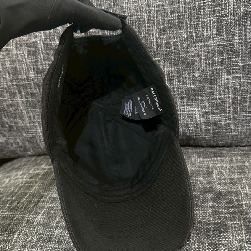 巴黎世家黑色刺繡做舊帽-1