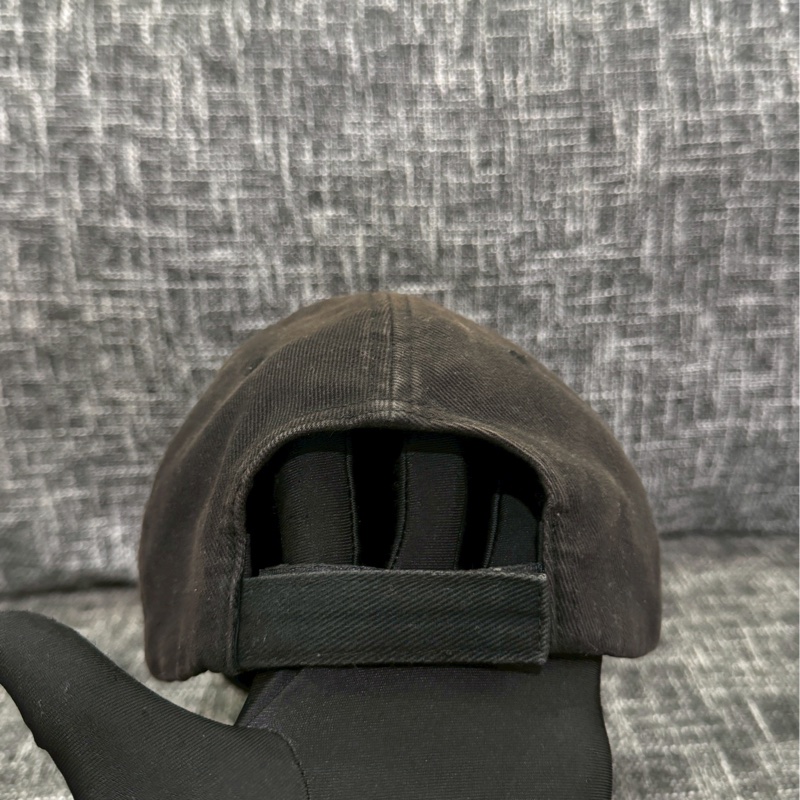 巴黎世家黑色刺繡做舊帽-2