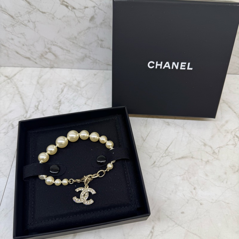 CHANEL 100周年限定珍珠水鑽雙C手鍊-2