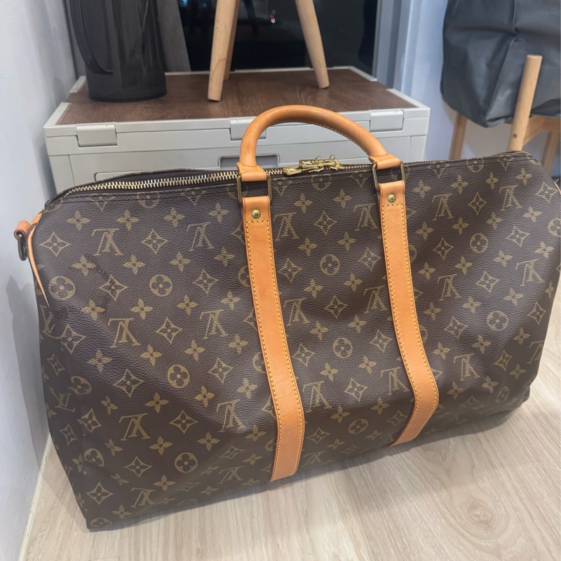 LV 旅行袋 50cm 背帶可以自己另外加 無重大的瑕疵 很乾淨很值得收-0