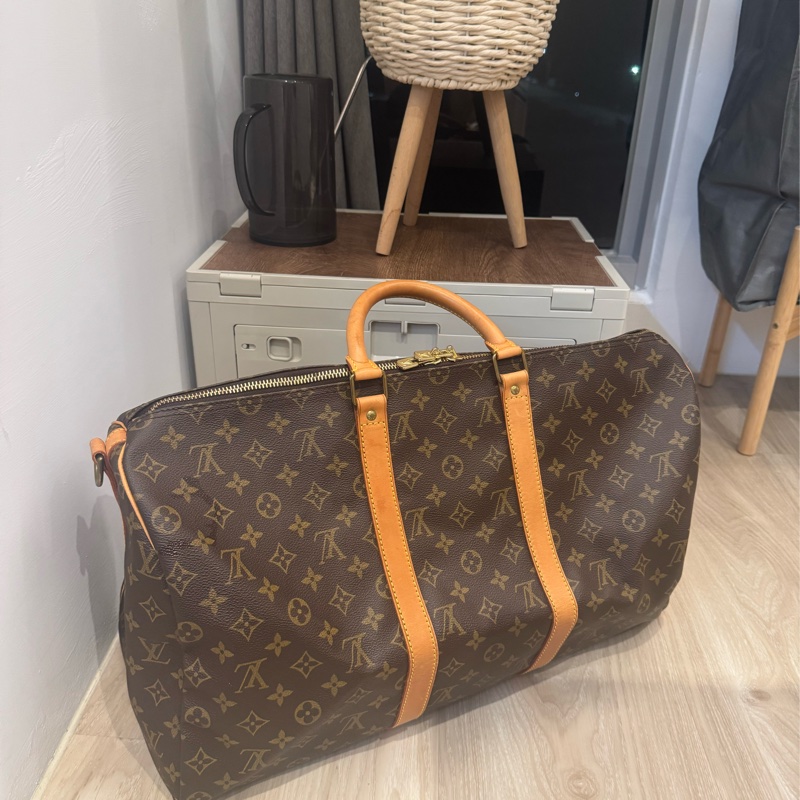 LV 旅行袋 50cm 背帶可以自己另外加 無重大的瑕疵 很乾淨很值得收-2