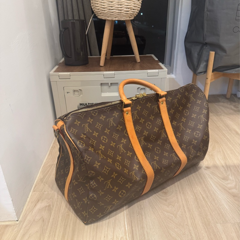 LV 旅行袋 50cm 背帶可以自己另外加 無重大的瑕疵 很乾淨很值得收-9