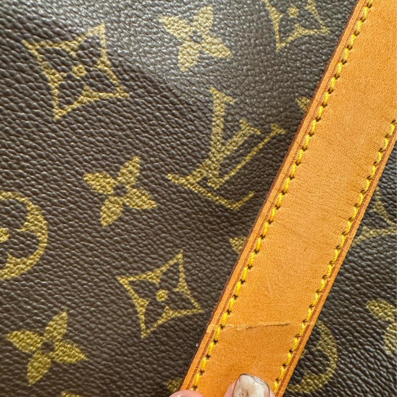 LV 旅行袋 50cm 背帶可以自己另外加 無重大的瑕疵 很乾淨很值得收-14