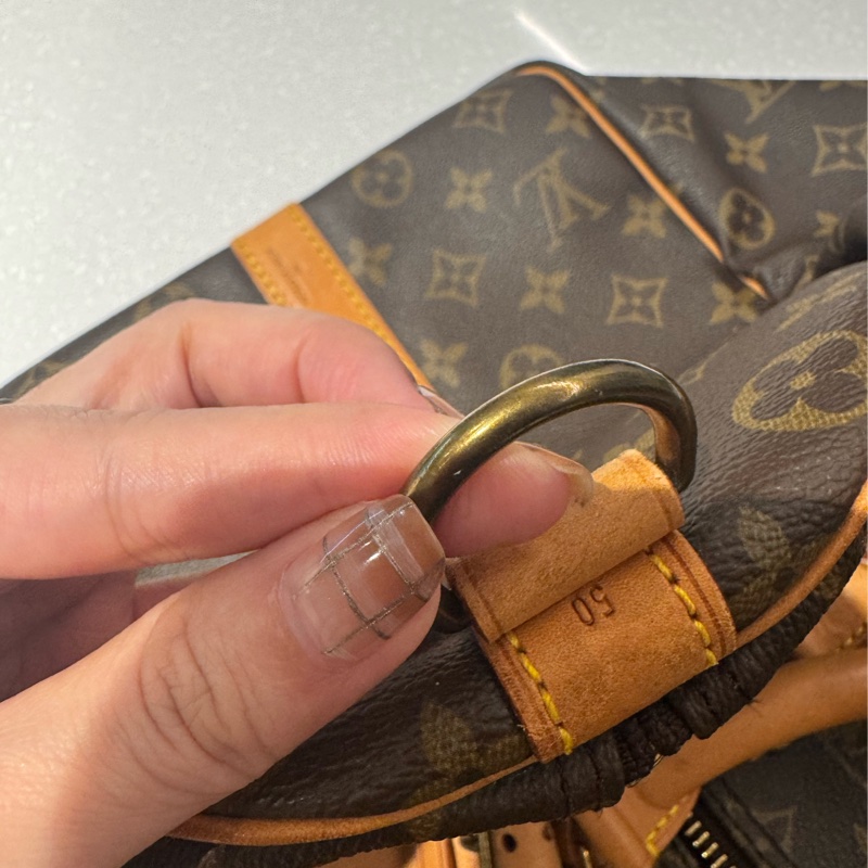 LV 旅行袋 50cm 背帶可以自己另外加 無重大的瑕疵 很乾淨很值得收-17