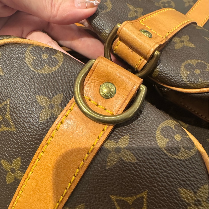 LV 旅行袋 50cm 背帶可以自己另外加 無重大的瑕疵 很乾淨很值得收-21