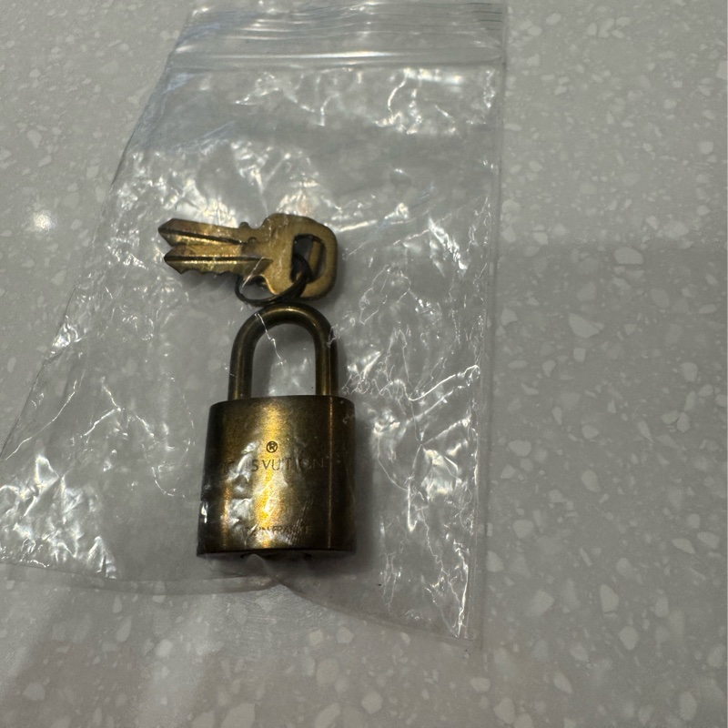 LV 旅行袋 50cm 背帶可以自己另外加 無重大的瑕疵 很乾淨很值得收-25