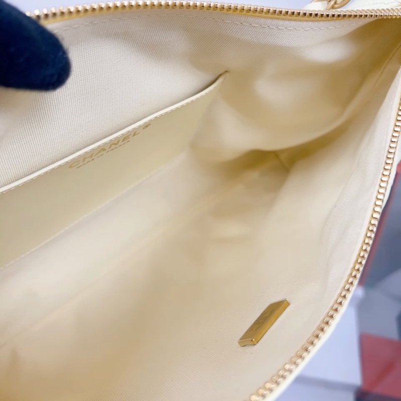 全新 Chanel 25s hobo 淺黃金幣肩背包-11