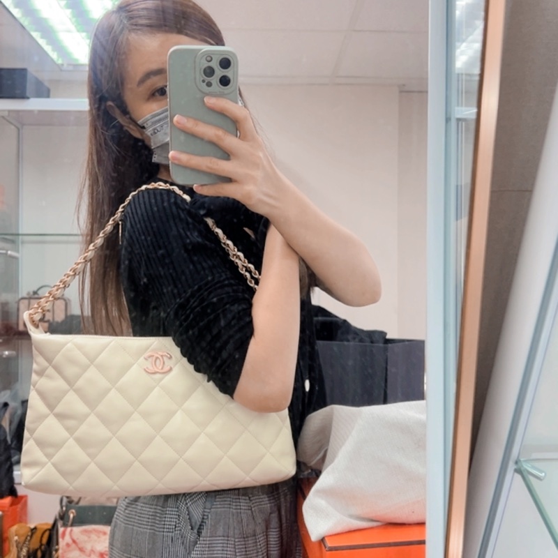 全新 Chanel 25s hobo 淺黃金幣肩背包-12