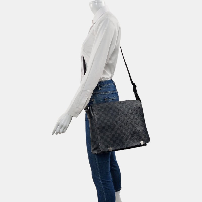 LOUIS VUITTON DISTRICT 中號 灰色塗層帆布棋盤格郵差包肩背包斜背包 銀色五金-1