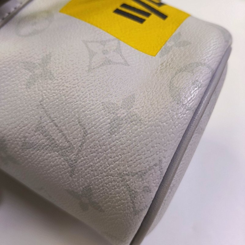 LOUIS VUITTON CHALK 灰色塗層帆布老花斜背包單肩包 銀色五金-7