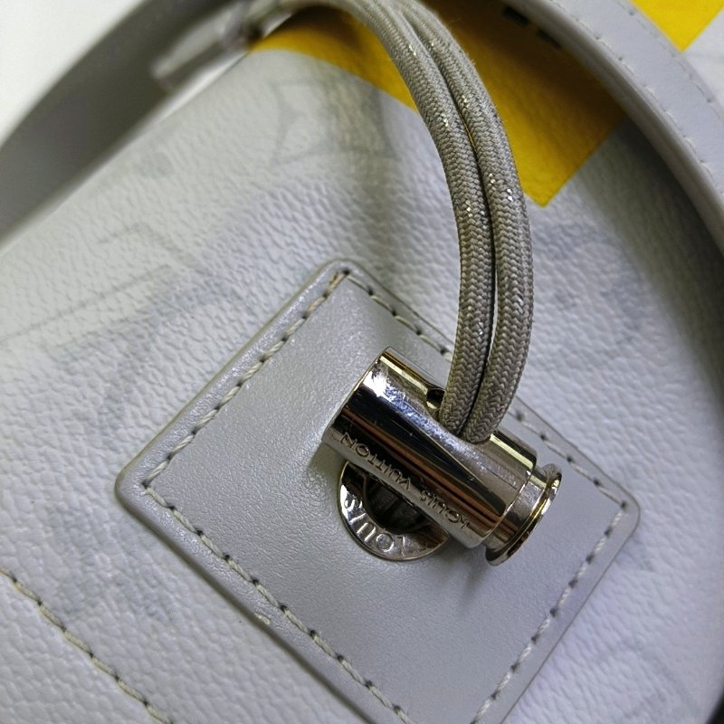 LOUIS VUITTON CHALK 灰色塗層帆布老花斜背包單肩包 銀色五金-9