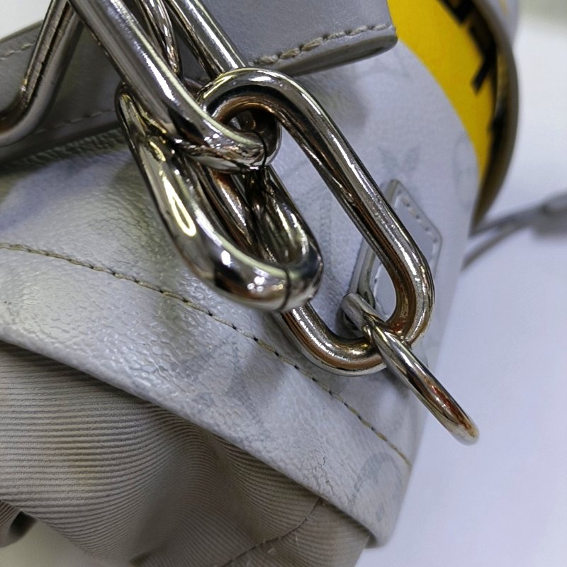 LOUIS VUITTON CHALK 灰色塗層帆布老花斜背包單肩包 銀色五金-12